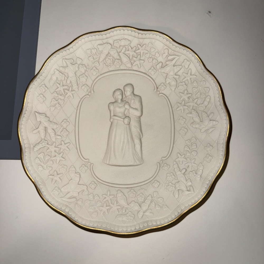 "Wedding Promises" Collection Bridal Plate - LENOX Cream with Gold Trim USA